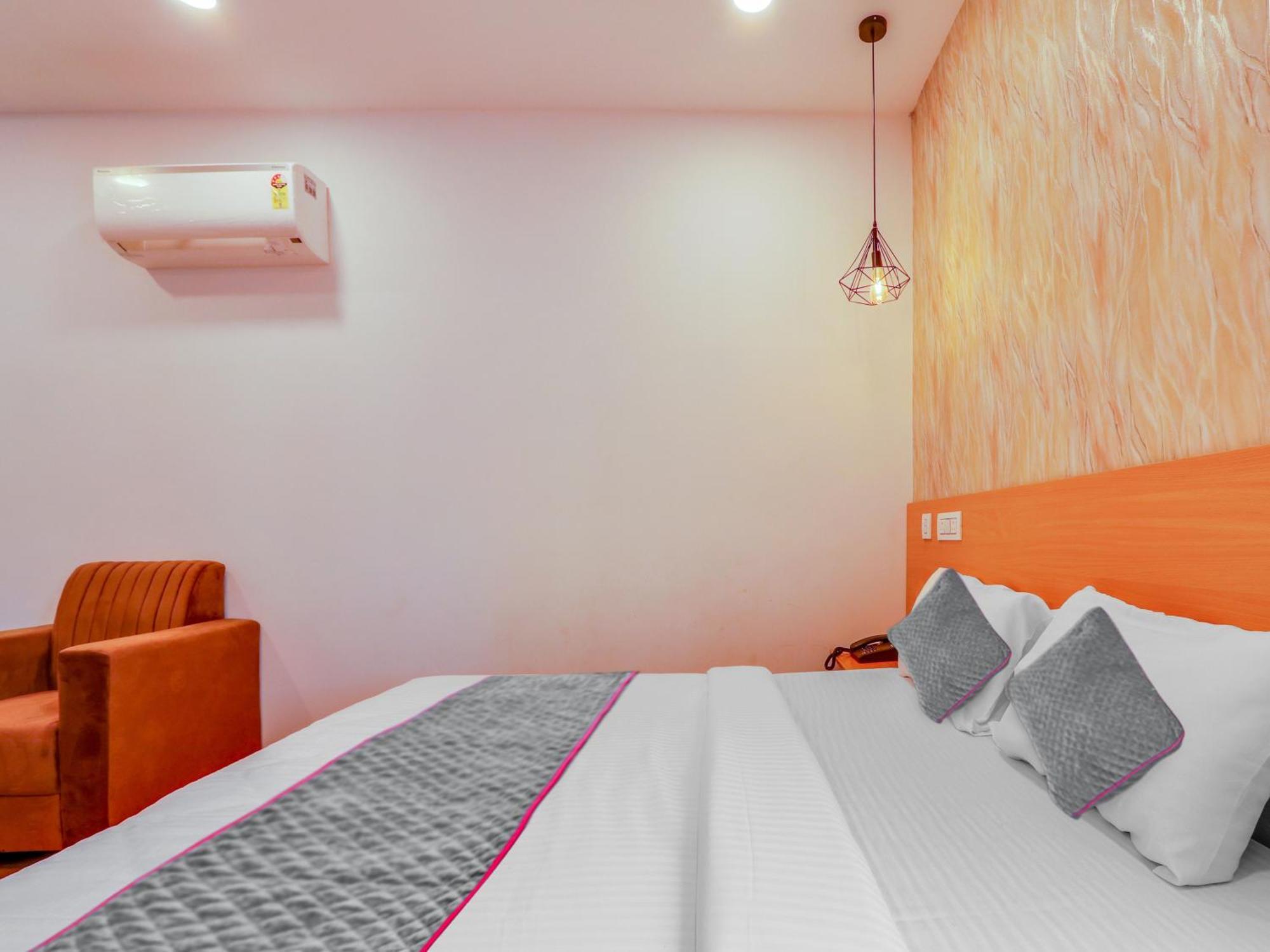 Townhouse Casa Grand Hotel Hyderabad Exterior photo